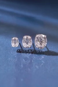 Brinco Oval Moissanite