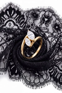Anel Dourado Prestige Moissanite