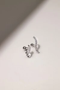 Piercing Wave Moissanite