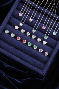 Colar Mini Coração Esmeralda Colombiana Cravejado