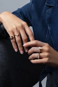 Anel Dourado Baguete Moissanite