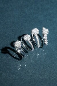 Anel Elara Moissanite