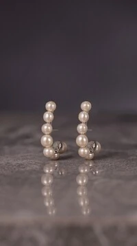Ear Hook Pearl Amour