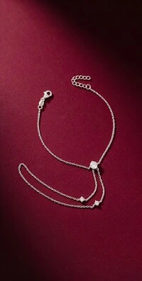 Hand Chain Élise Moissanite