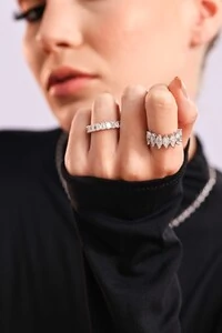 Aliança Cravejada Navetes