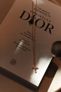 Colar Cruz Moissanite