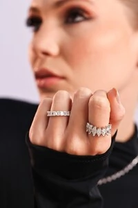 Aliança Cravejada Navetes