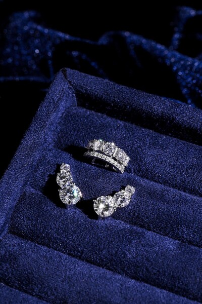 FotoFake Piercing Ísis Moissanite