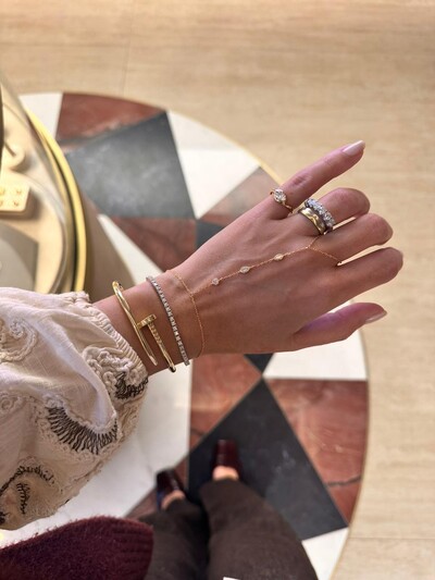 FotoHandChain Maya Moissanite