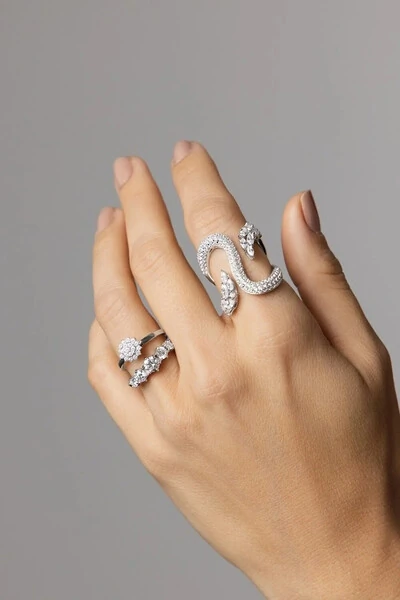 FotoAnel Daisy Moissanite