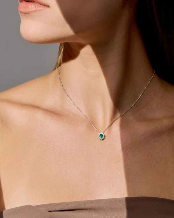 Colar Oval Princess Esmeralda & Moissanite