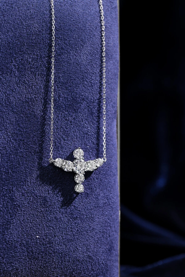 Colar Divino Espírito Santo Moissanite