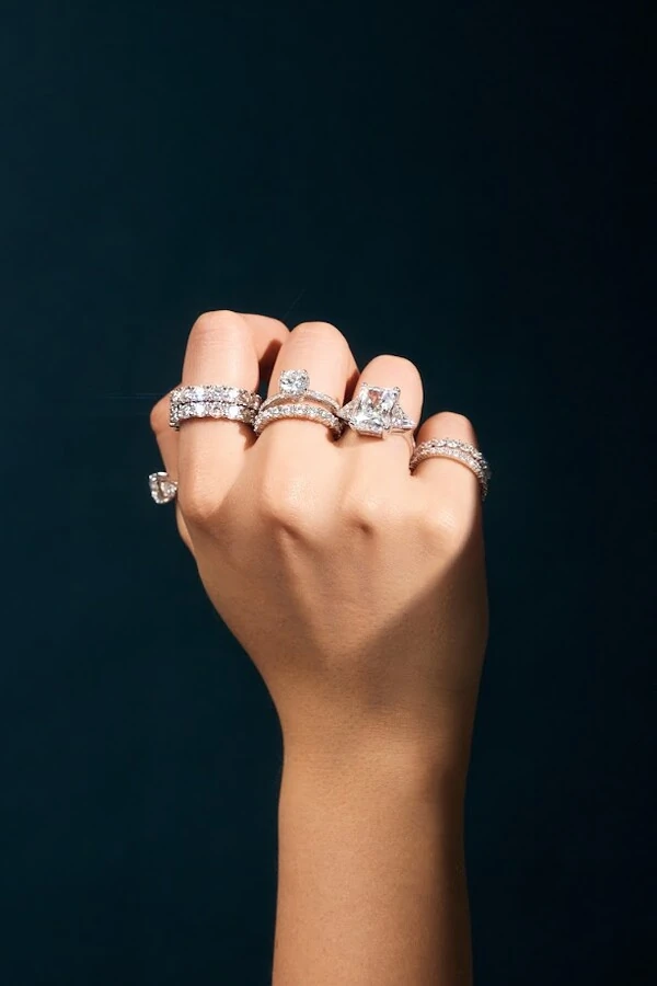 Anel Elara Moissanite