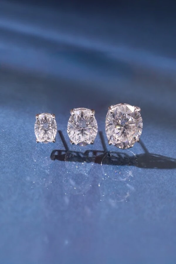 Brinco Oval Moissanite