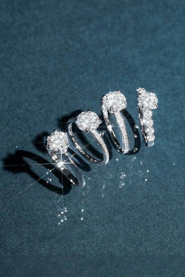 Anel Elara Moissanite