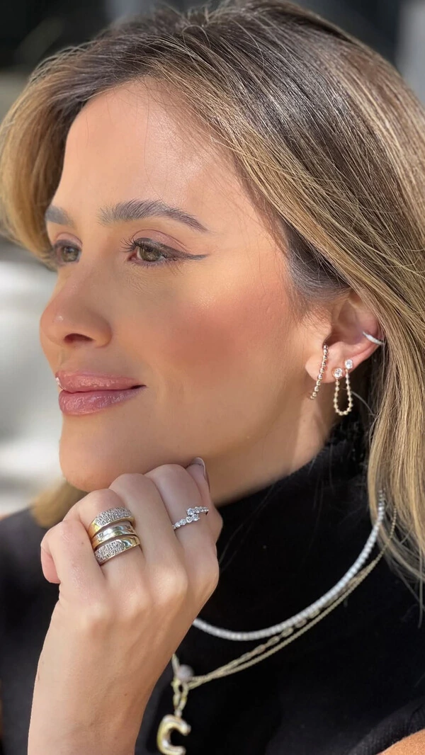 Brinco Bolinhas Dois Furos