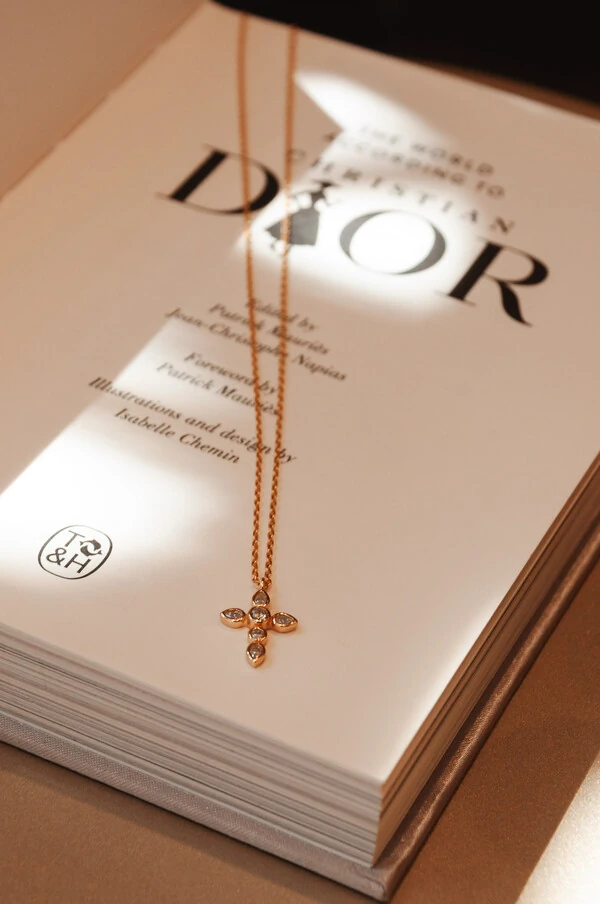 Colar Cruz Moissanite