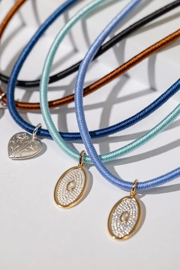 Colar Fios de Seda Nexus