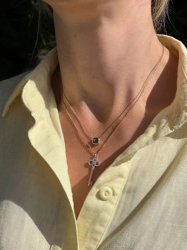 Colar Chave com Flor Microcravejado