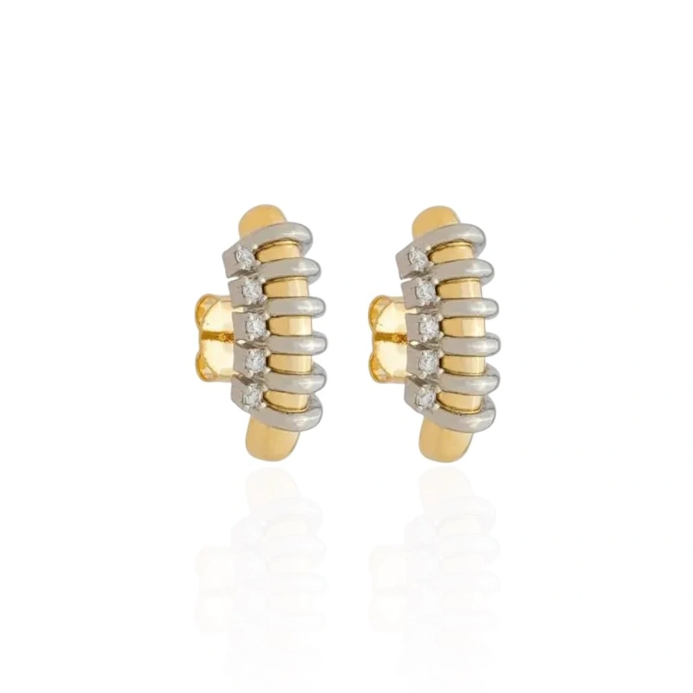 Fotobrinco joia ear hook liso com garras e solitários duo banho de ouro18k e rodio