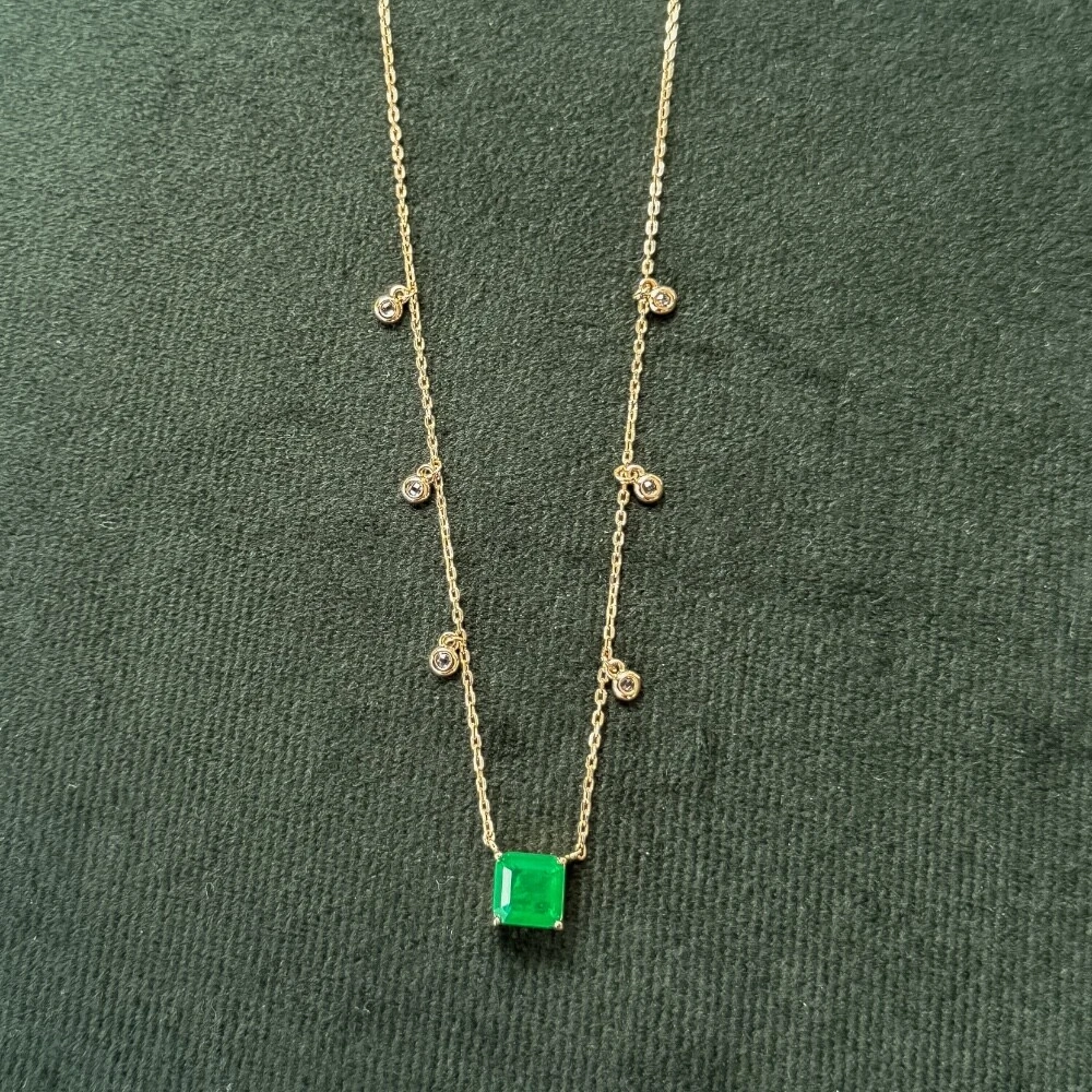FotoColar joia quadrado esmeralda com correntes com pontos de luz prata925 ouro18k
