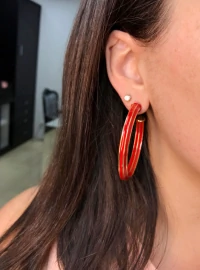Argola Faces Esmaltada Vermelha Ouro 5 cm
