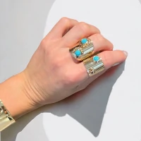 Anel Sardenha chapa com 2 botões turquesa regulavel ouro18k
