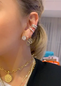 Argola Letra 1.2 cm Ouro