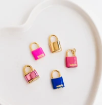Pingente Cadeado BELIEVE Esmaltado Rosa Ouro