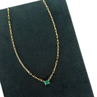 Colar elos clássicos com retangulo central esmeralda ouro18k