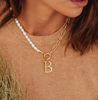 Pingente letra grande serifada ouro18k