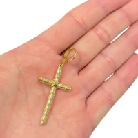 Brinco argola ou pingente crucifixo com textura ouro18k (unitário)