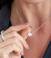 Colar joia oval deitado 4.76(8mm por 12mm) moissanite corrente com solitários prata925