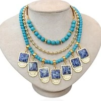 Colar gargantilha boho fio de couro marrom com bolinhas turquesas ouro18k