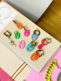 Pingente Sodacap minimalista esmaltado (escolha a cor)