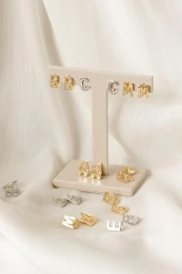Brinco Letra Ouro ( unitario )