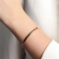 Bracelete liso polido aberto regulável ouro18k