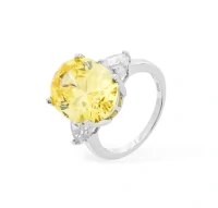 Anel Silvia pedra oval yellow fancy com pedras laterais prata925