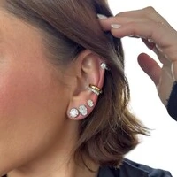 Brinco piercing delicado de encaixe