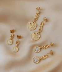Brinco Grumet com Moeda Queen Ouro18k