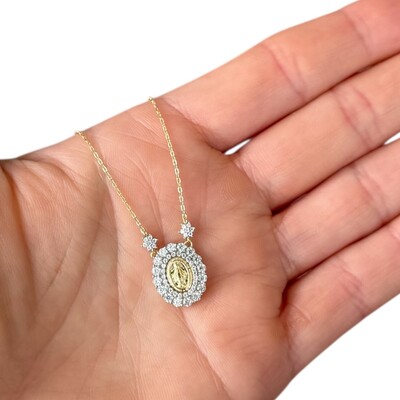 Foto Colar joia medalha nossa senhora das graças cravação princesa e florzinhas moissanite 0.05ct(1mm)pra