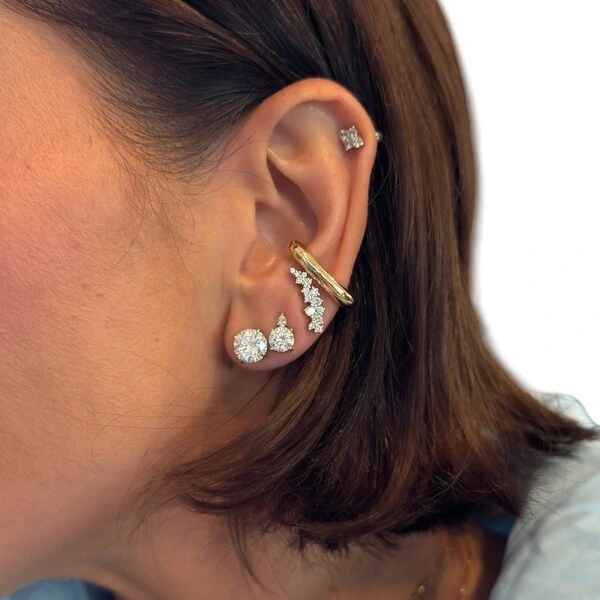 Brinco joia ear cuff cravejado clássico