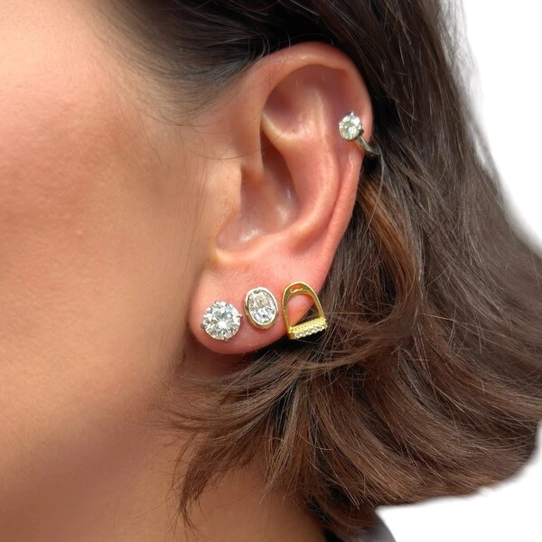 Brinco joia solitário ponto luz oval 3ct (8mm por 6mm) cravação inglesa moissanite prata925 ouro18k