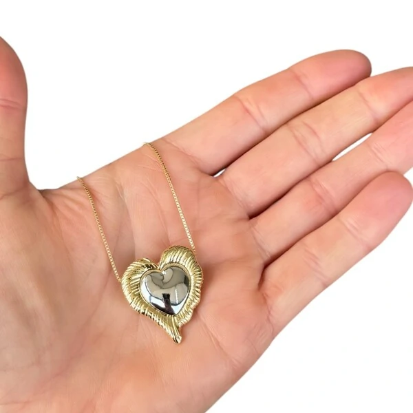 Colar coração borda trabalhada ouro18k interno rodio