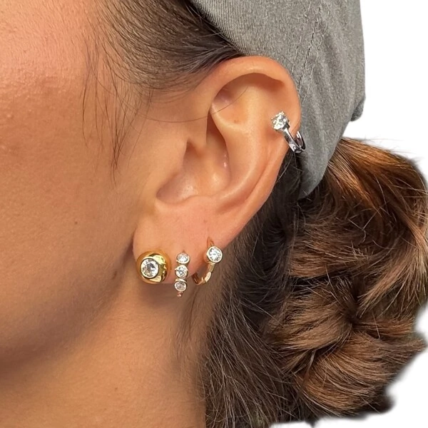 Brinco solitário joia cravação inglesa 9mm ouro18k