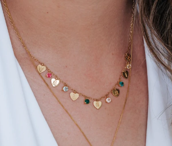 Colar Letras em Coraçoes Rainbow Ouro18k (Encomenda 30dias)