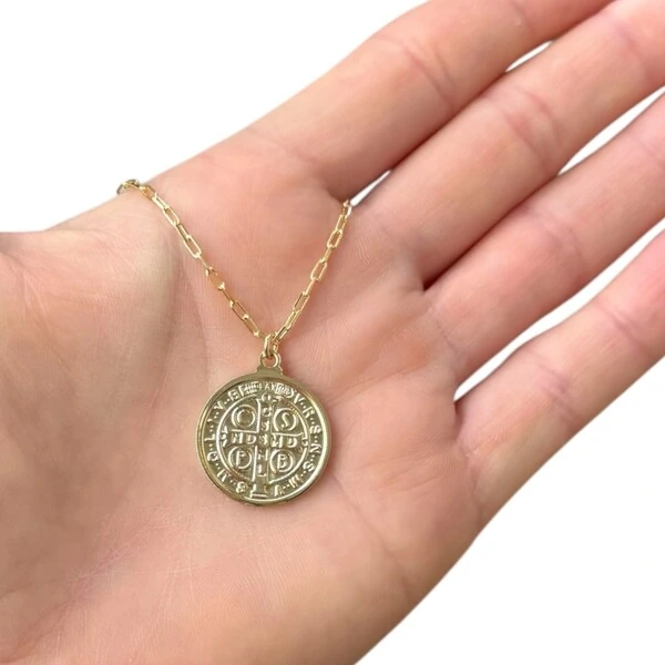 Colar corrente elos clássicos com pingente medalha de São Bento ouro18k