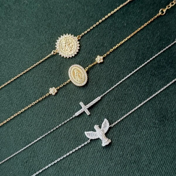 Pulseira joia crucifixo cravejado em prata 925 com banho de rodio