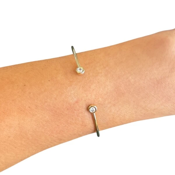 Bracelete delicado com dois solitários regulável ouro18k