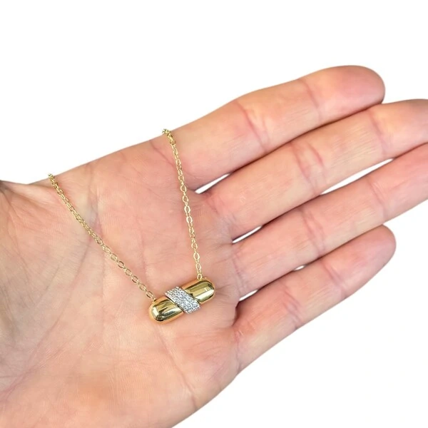 Colar pílula retangular com meio cravejado ouro18k